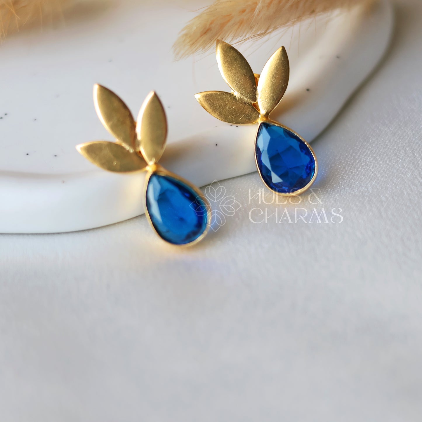 GOLDEN 3 LEAF GLOSSY EARRINGS - ROYAL BLUE