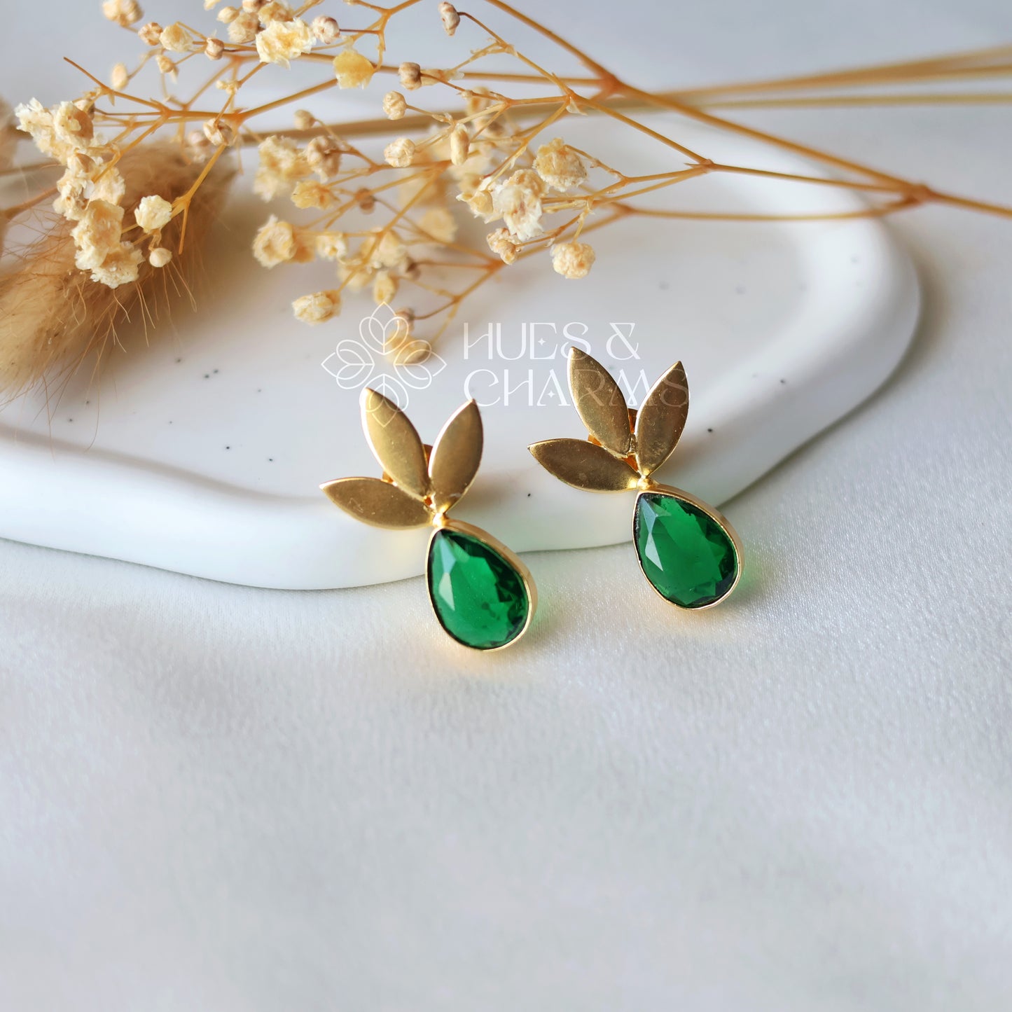 GOLDEN 3 LEAF GLOSSY EARRINGS - GREEN