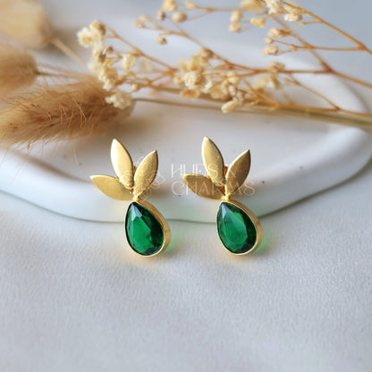 GOLDEN 3 LEAF GLOSSY EARRINGS - GREEN