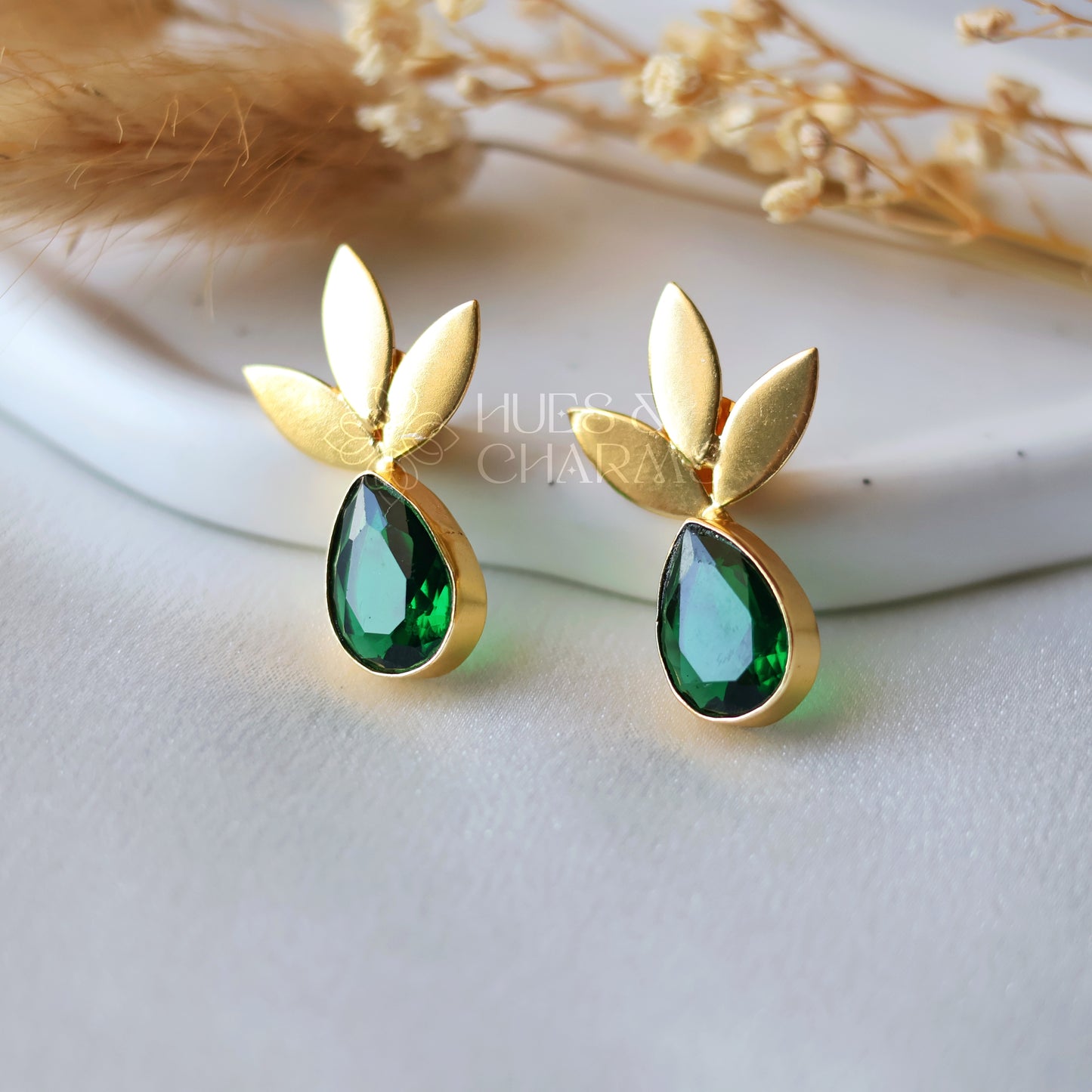 GOLDEN 3 LEAF GLOSSY EARRINGS - GREEN