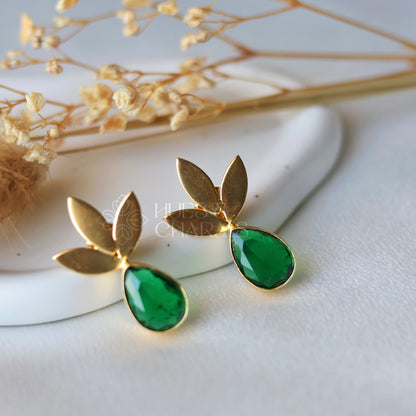 GOLDEN 3 LEAF GLOSSY EARRINGS - GREEN