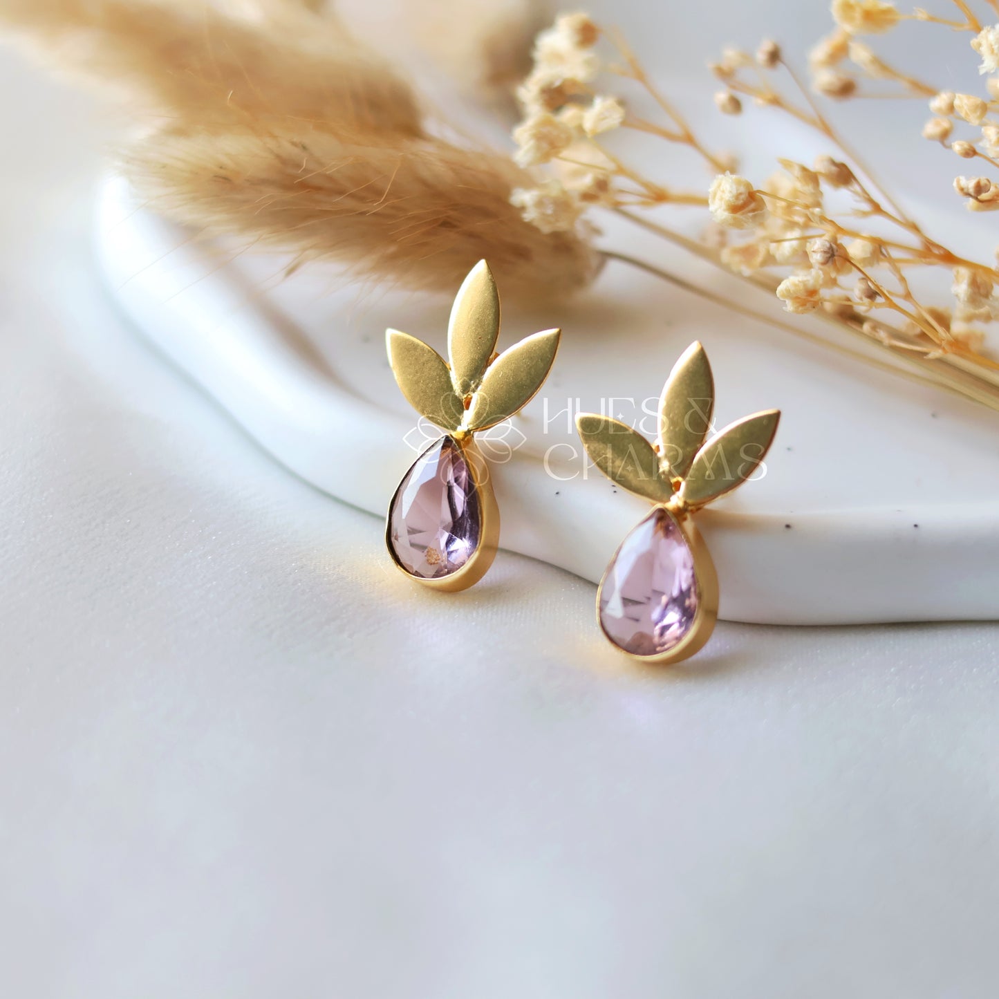 GOLDEN 3 LEAF GLOSSY EARRINGS - LIGHT PINK