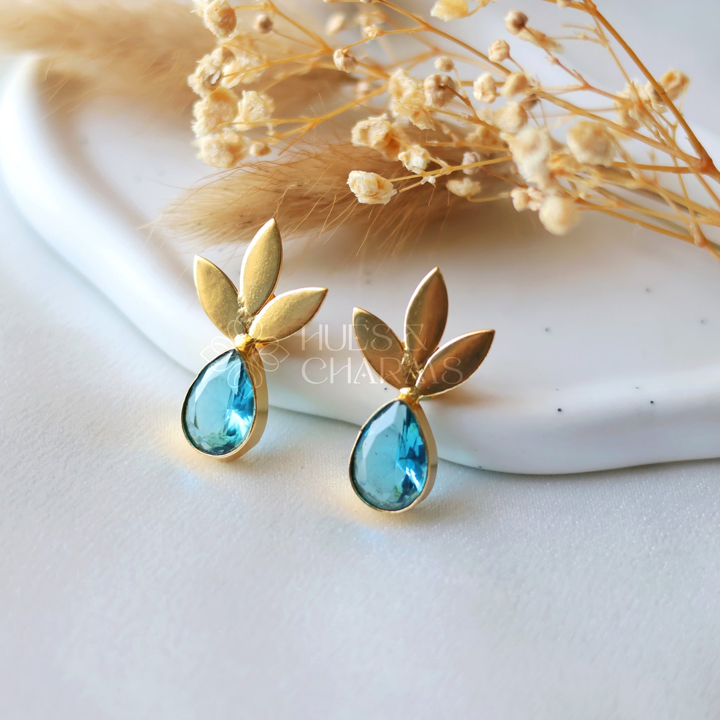 GOLDEN 3 LEAF GLOSSY EARRINGS - SKY BLUE