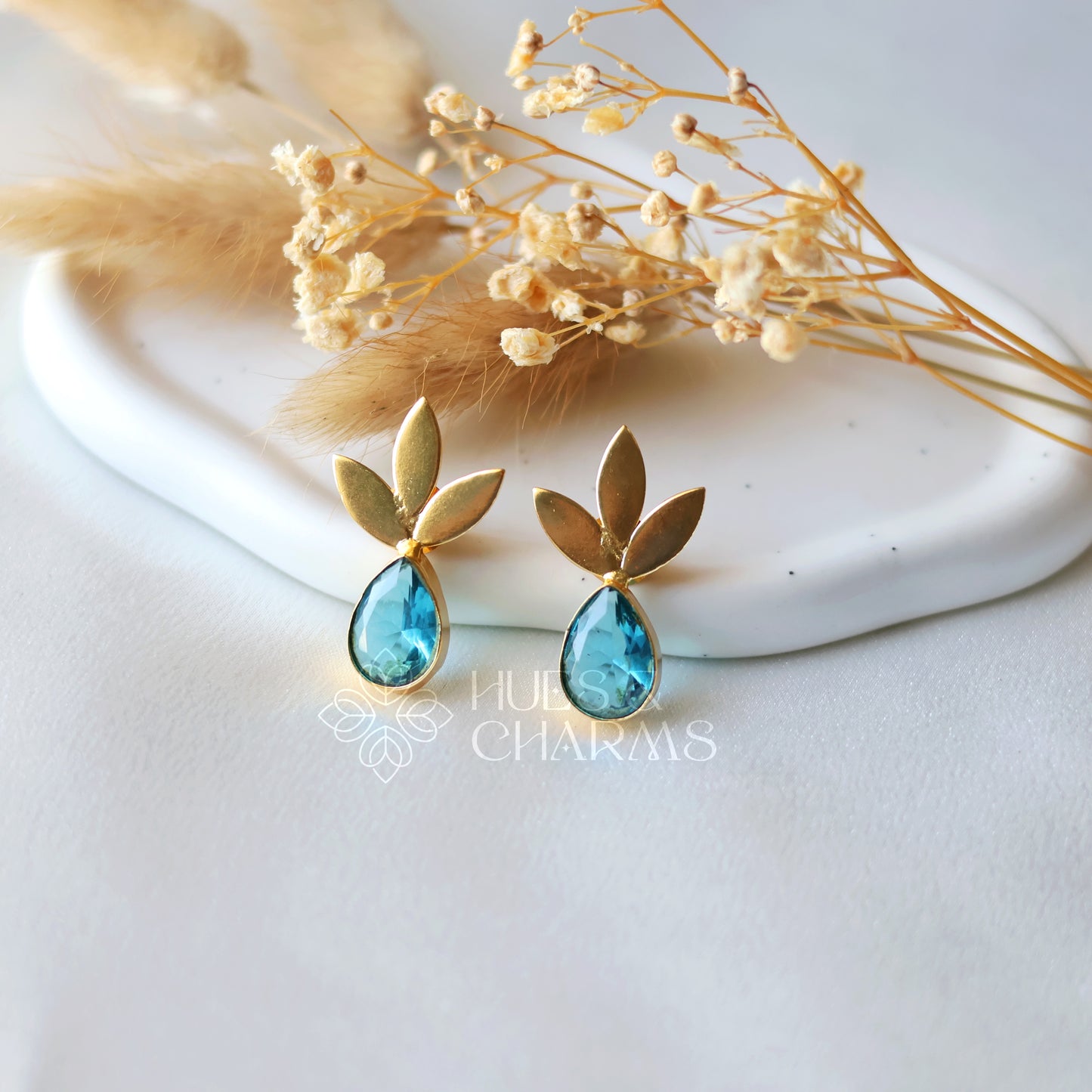 GOLDEN 3 LEAF GLOSSY EARRINGS - SKY BLUE