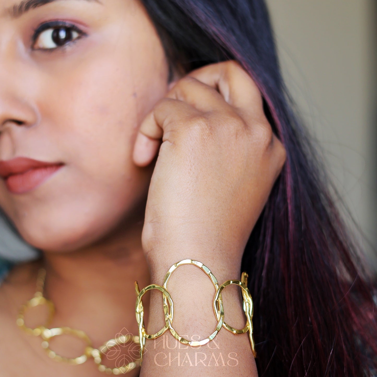 GOLDEN HAMMERED ADJUSTABLE BANGLE