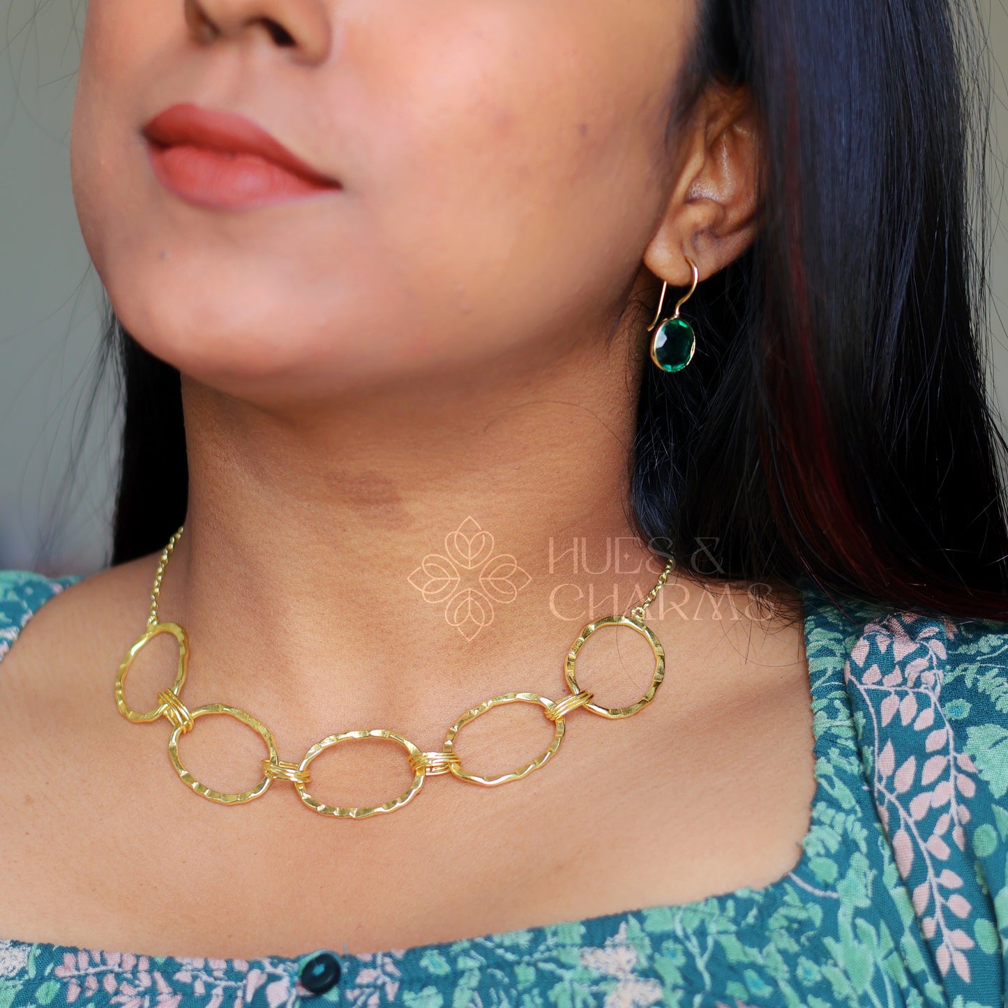 MULTI HOOP HAMMERED CHAIN NECKLACE