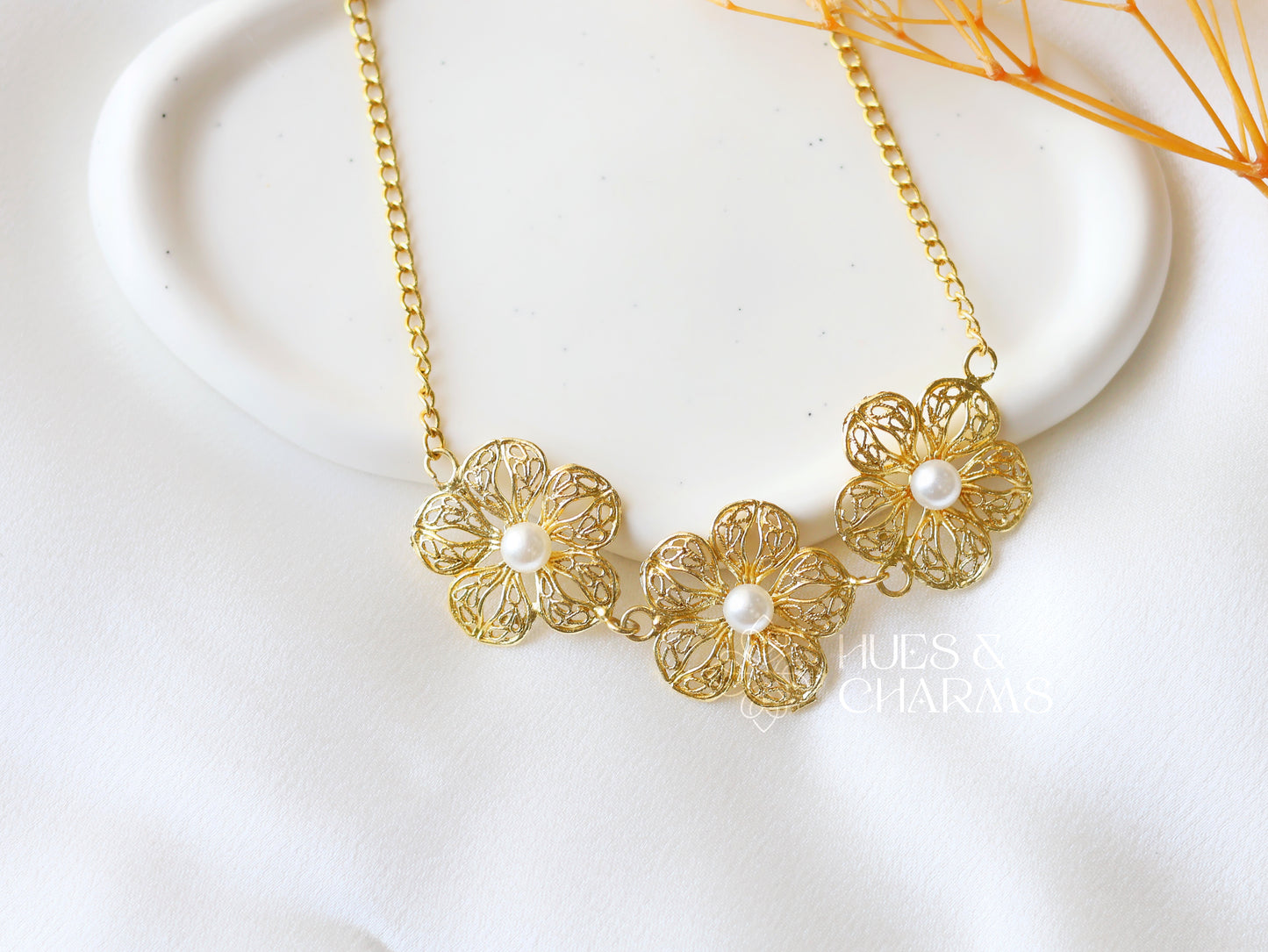 FLOWER NECKLACE WITH PEARL