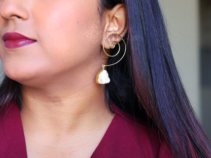 SIGNATURE DANGLE EARRINGS WITH BAROQUE PEARLS