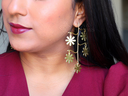 GOLDEN MULTI BRANCH DAISY FLOWER EARRING