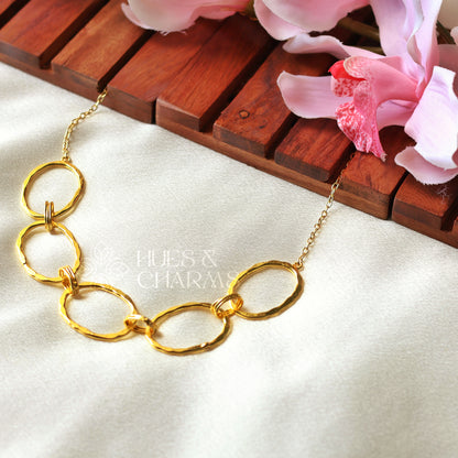 MULTI HOOP HAMMERED CHAIN NECKLACE