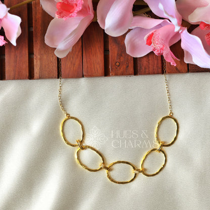 MULTI HOOP HAMMERED CHAIN NECKLACE