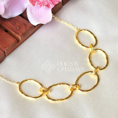 MULTI HOOP HAMMERED CHAIN NECKLACE