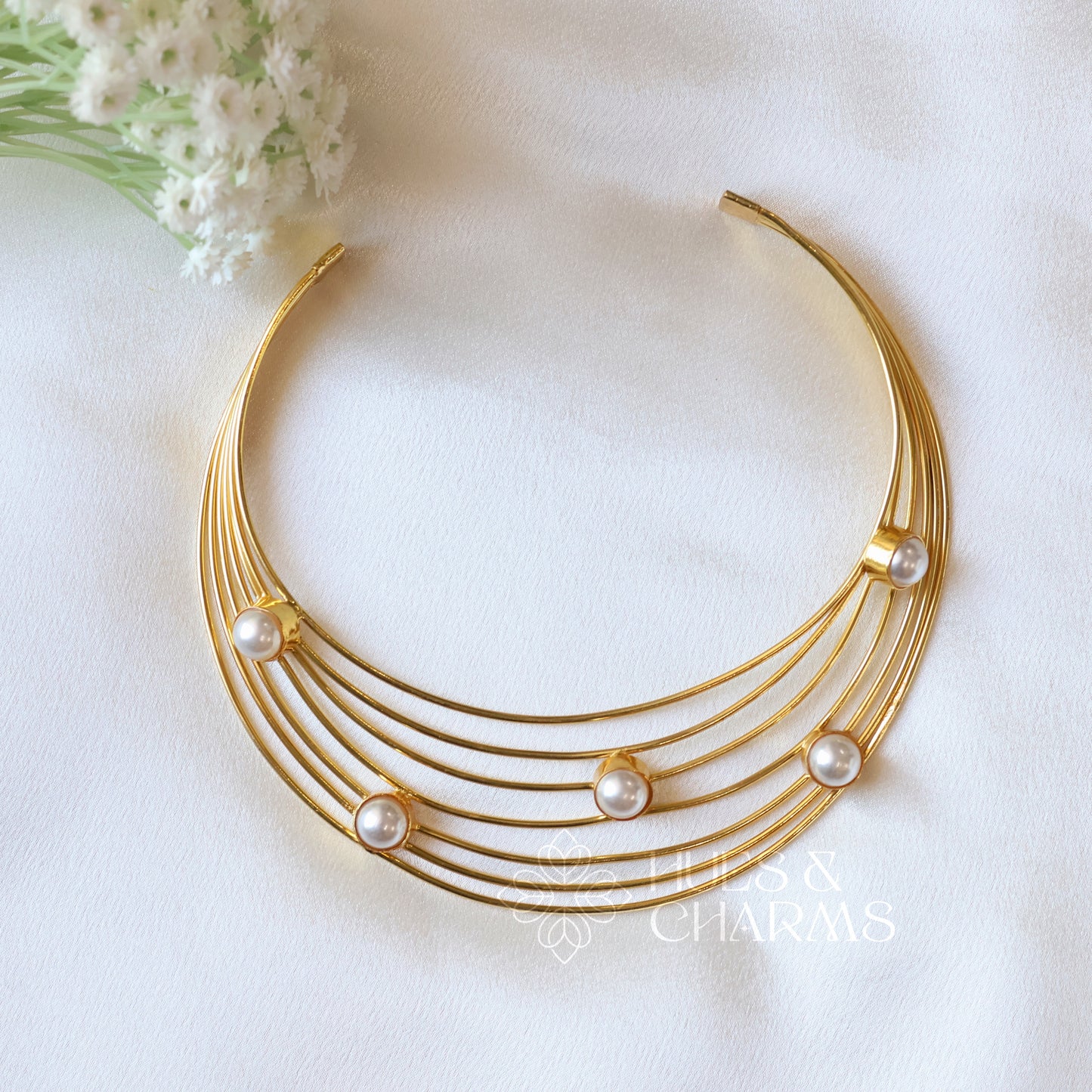 7 LAYER GOLDEN NECK CUF WITH PEARL