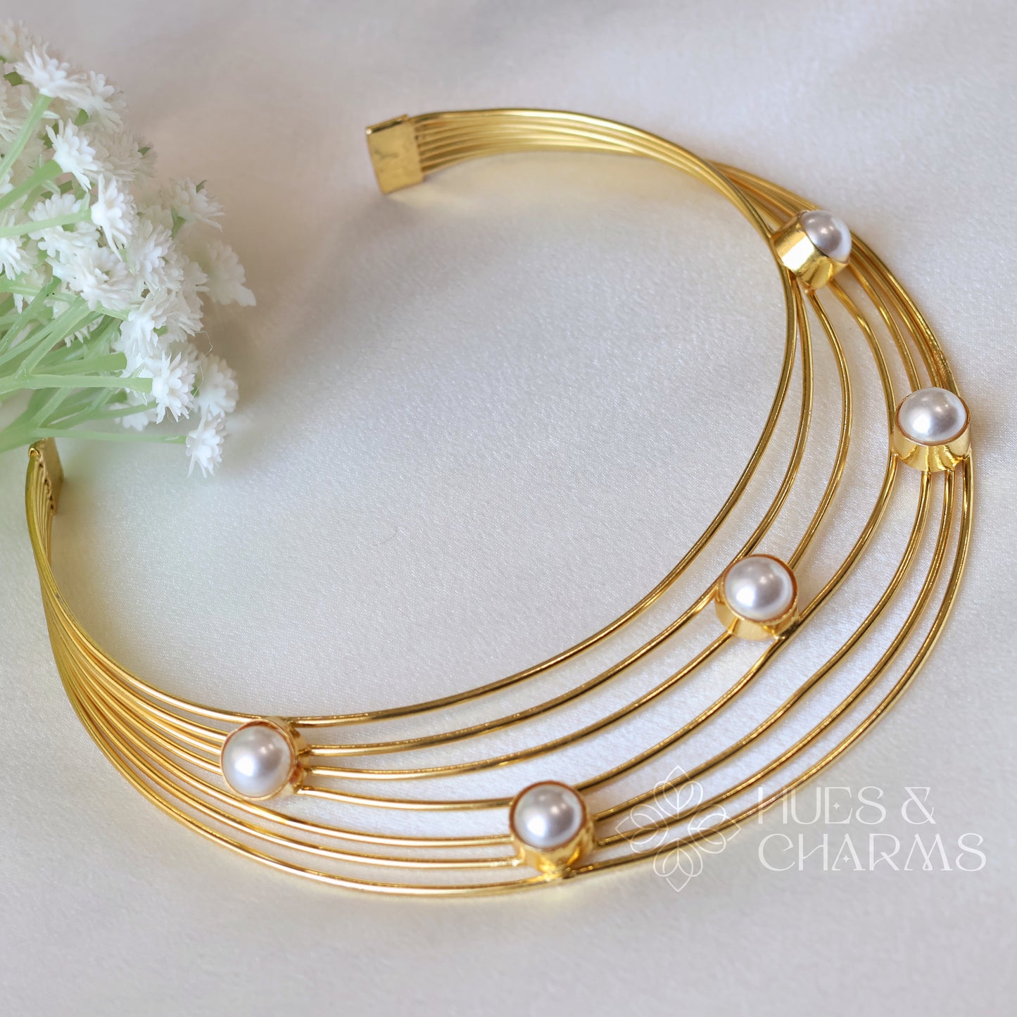 7 LAYER GOLDEN NECK CUF WITH PEARL