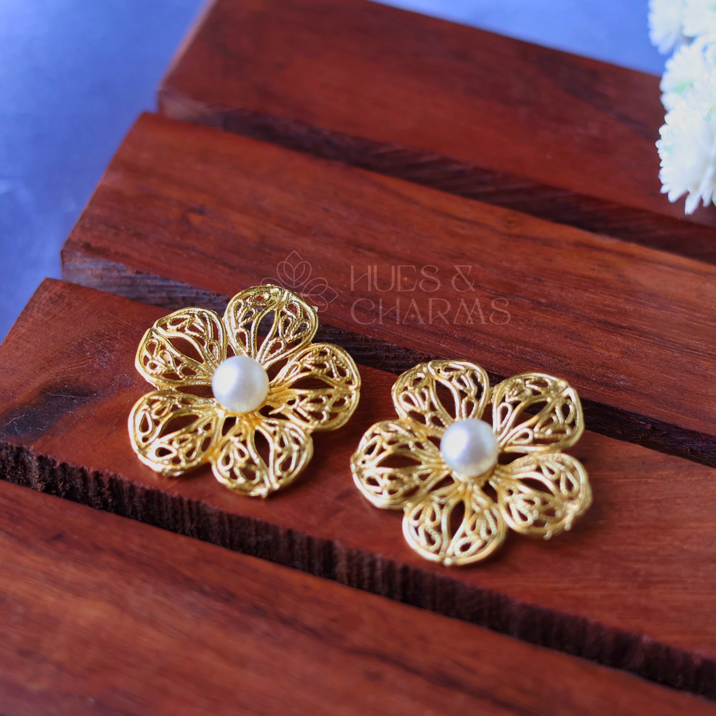 FLOWER PEARL STUD EARRINGS