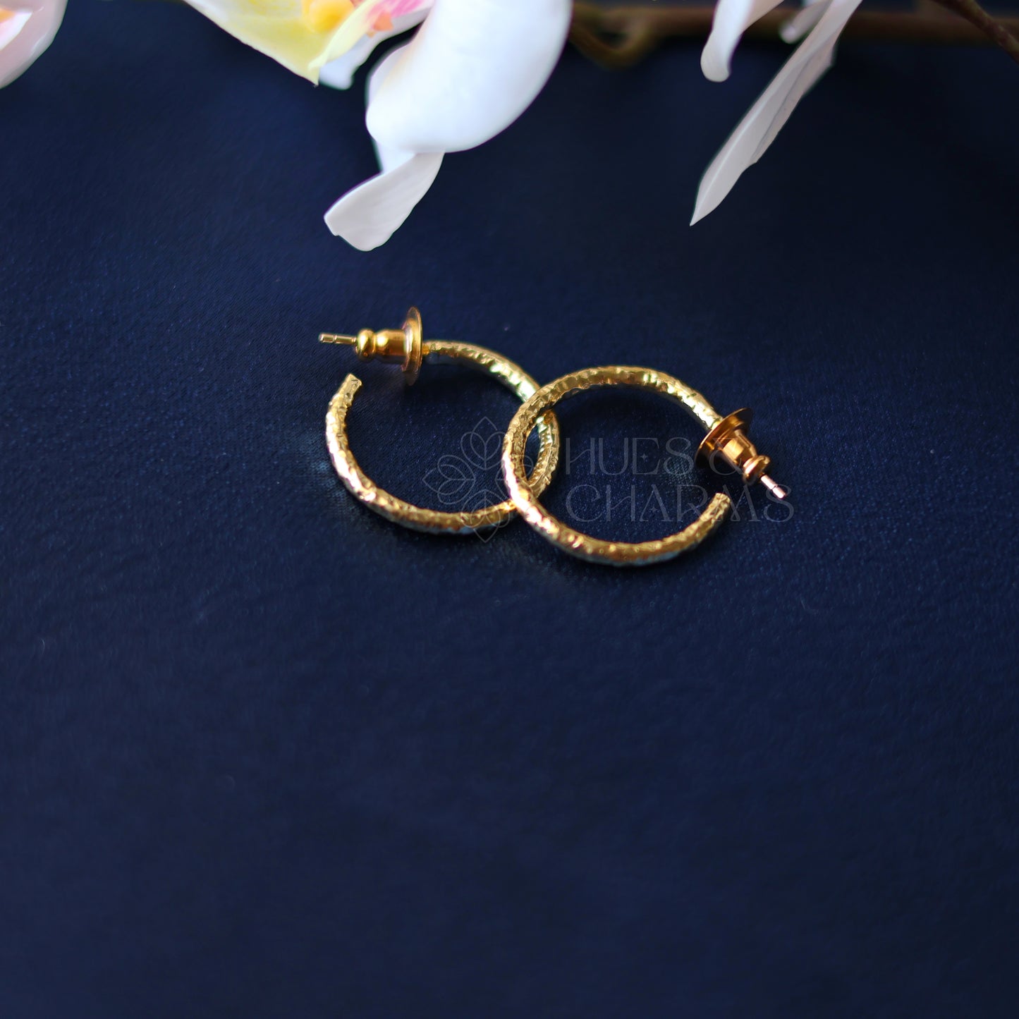 GOLDEN TEXTURED HOOP EARRINGS