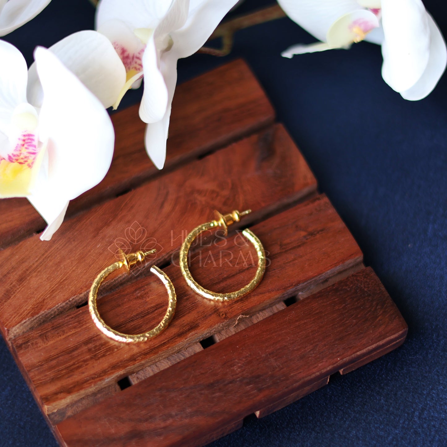 GOLDEN TEXTURED HOOP EARRINGS