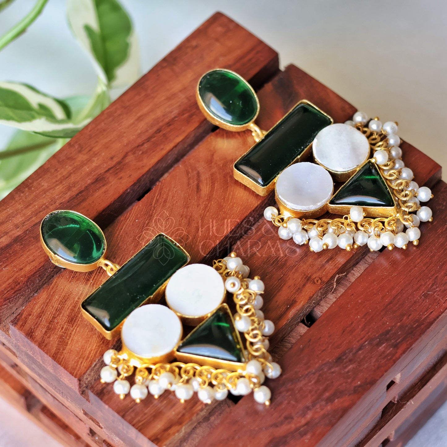 PRECIOUS STATEMENT EARRINGS WITH MOP -GREEN