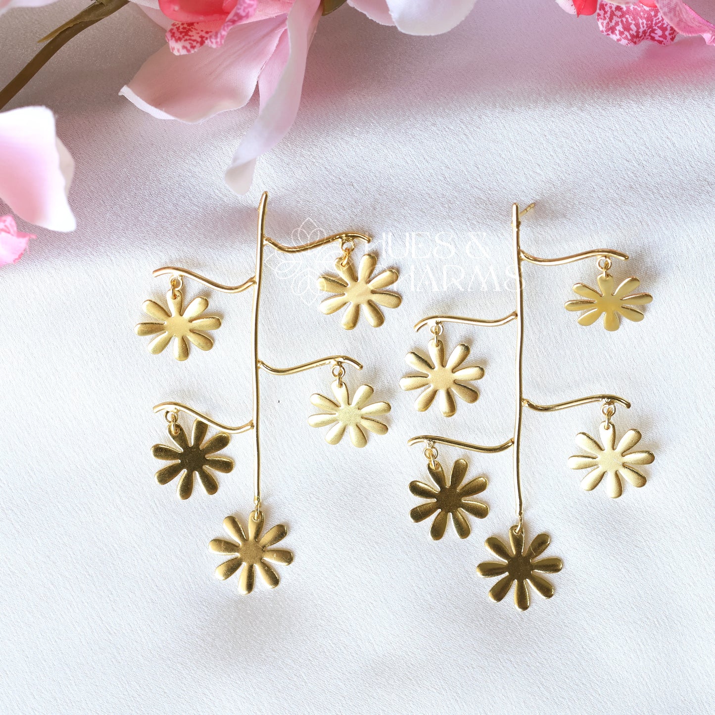 GOLDEN MULTI BRANCH DAISY FLOWER EARRING