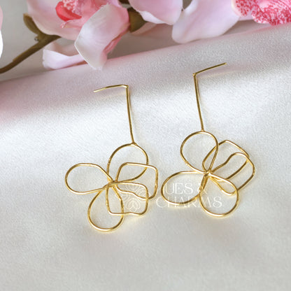 GOLDEN FLOWER DROP EARRINGS