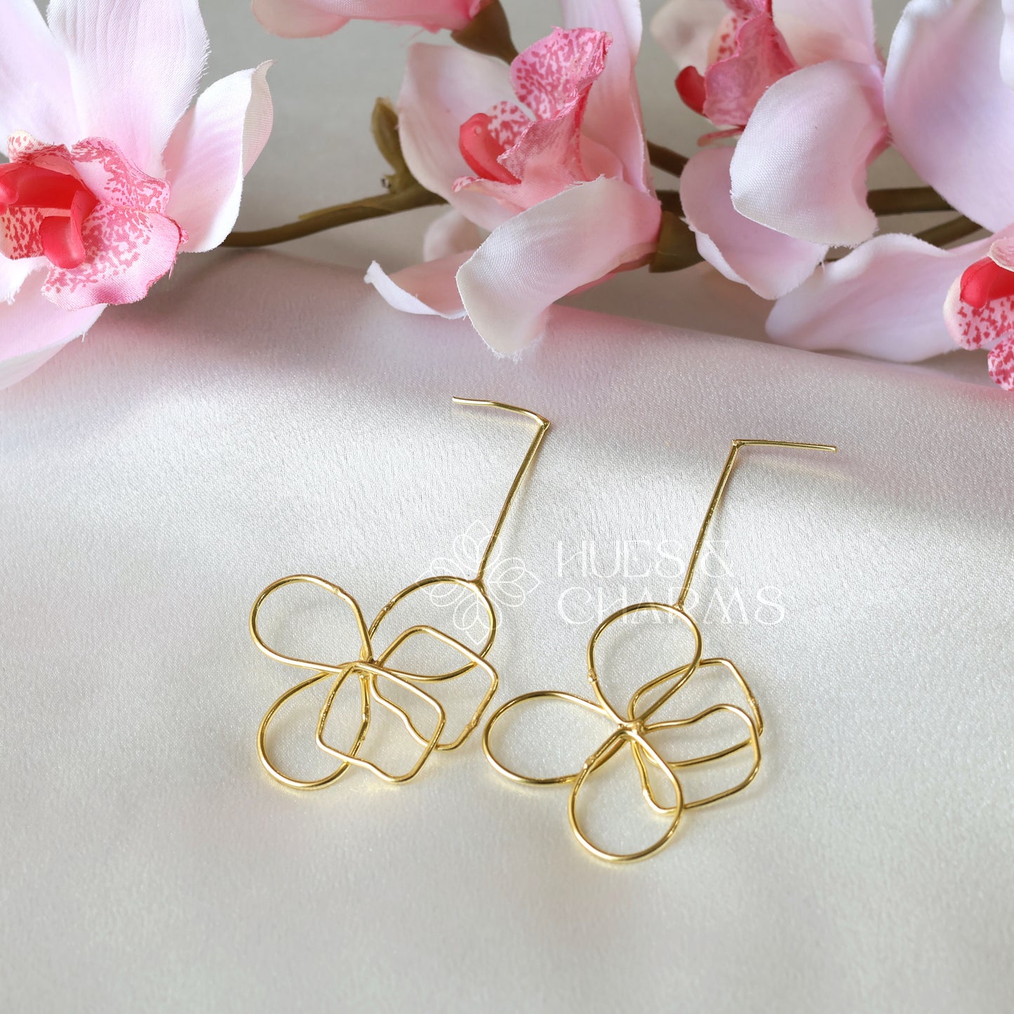 GOLDEN FLOWER DROP EARRINGS