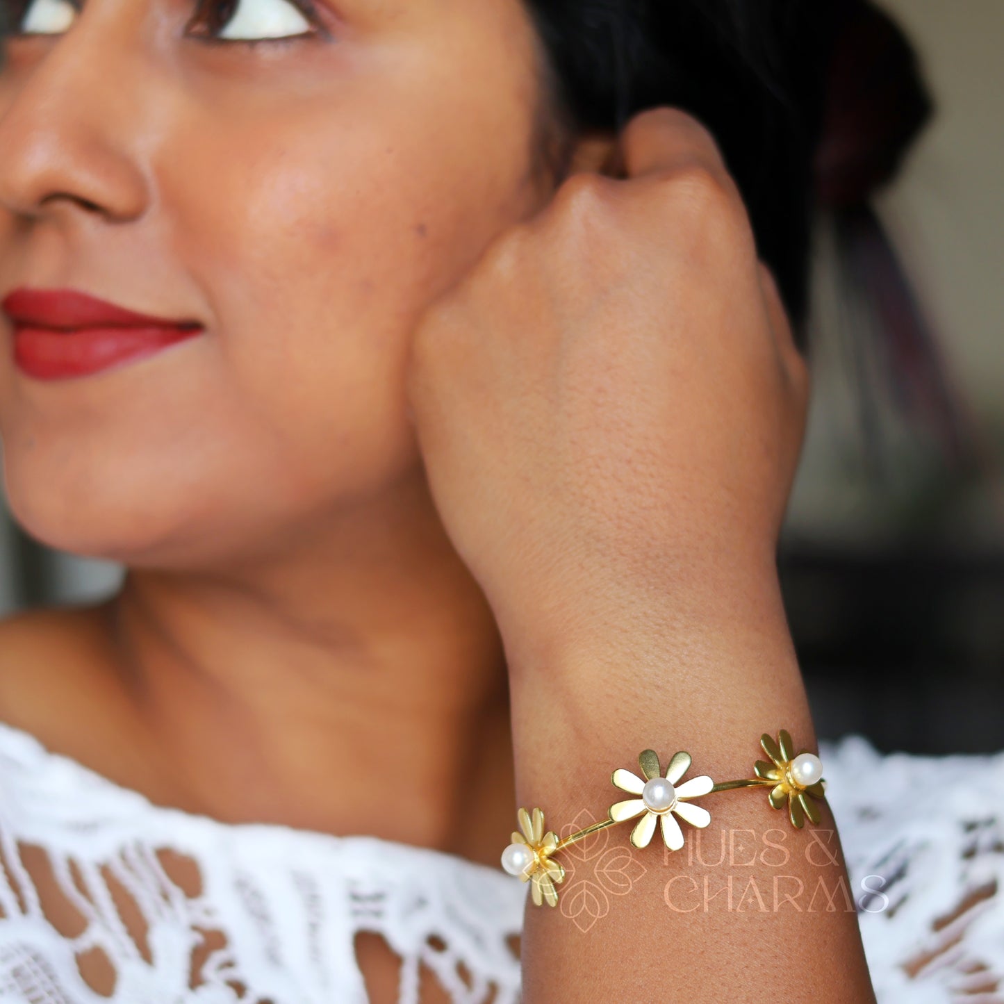 DAISY FLOWER ADJUSTABLE BANGLE WITH PEARL