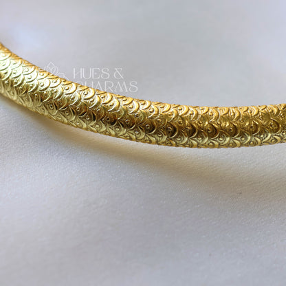 GOLDEN BOLD NECKCUFF WITH SELF DETAILINGS