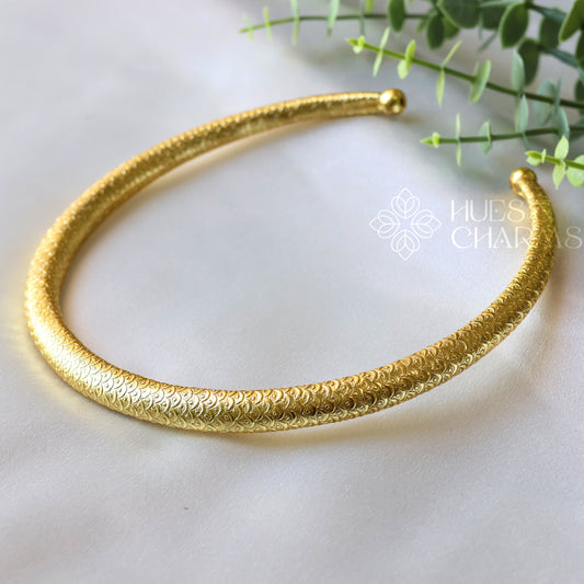 GOLDEN BOLD NECKCUFF WITH SELF DETAILINGS