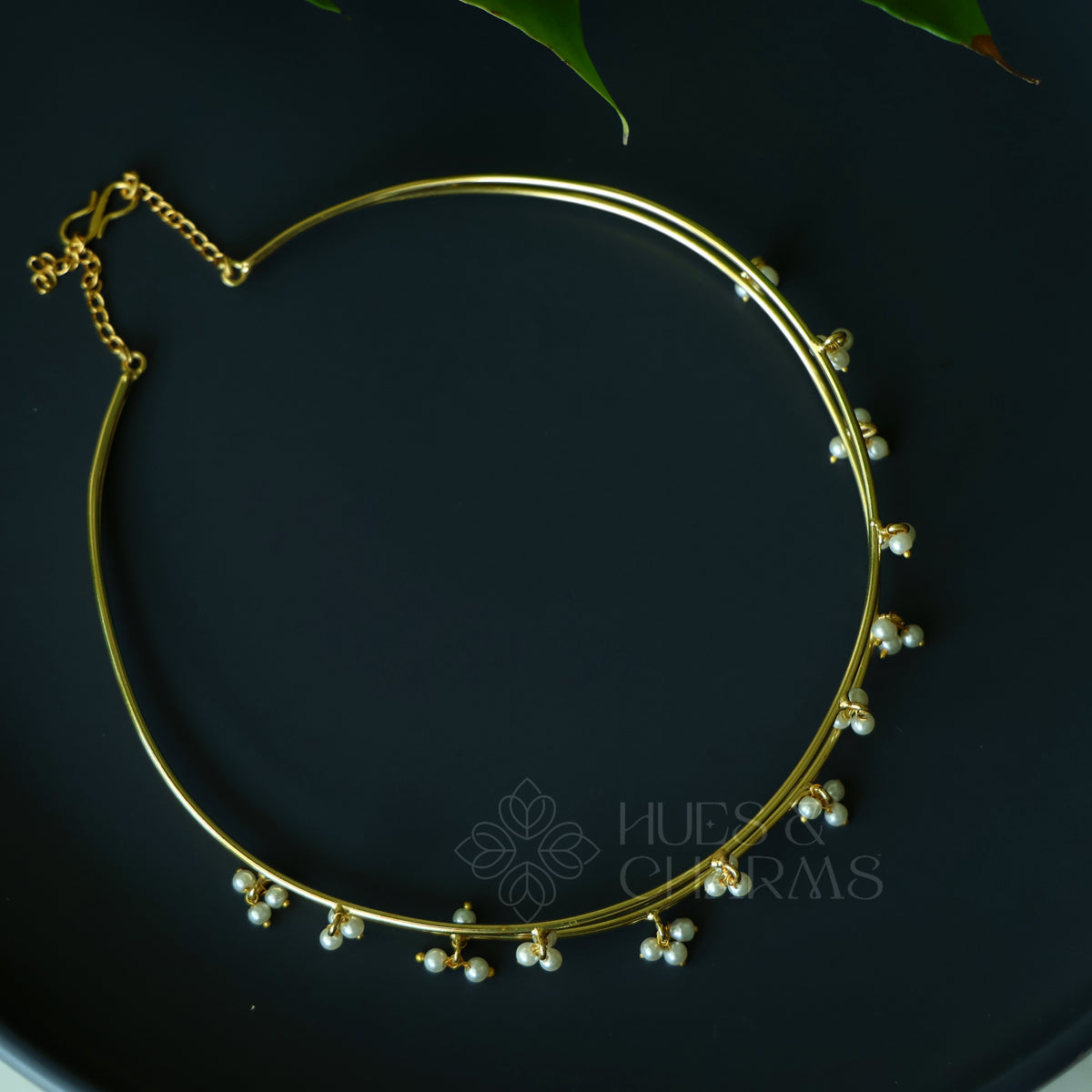 GOLDEN TWO LAYER PEARL DEWDROP NECK CUFF