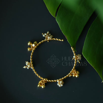 GOLDEN GHUNGAROO ADJUSTABLE BANGLE WITH PEARLS