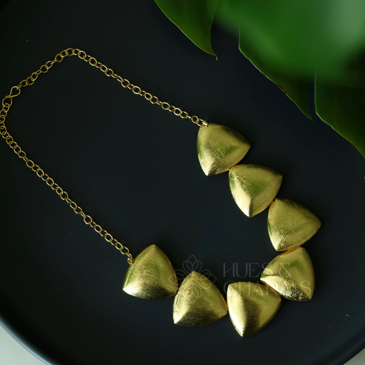 GOLDEN BOLD DUNE NECKLACE
