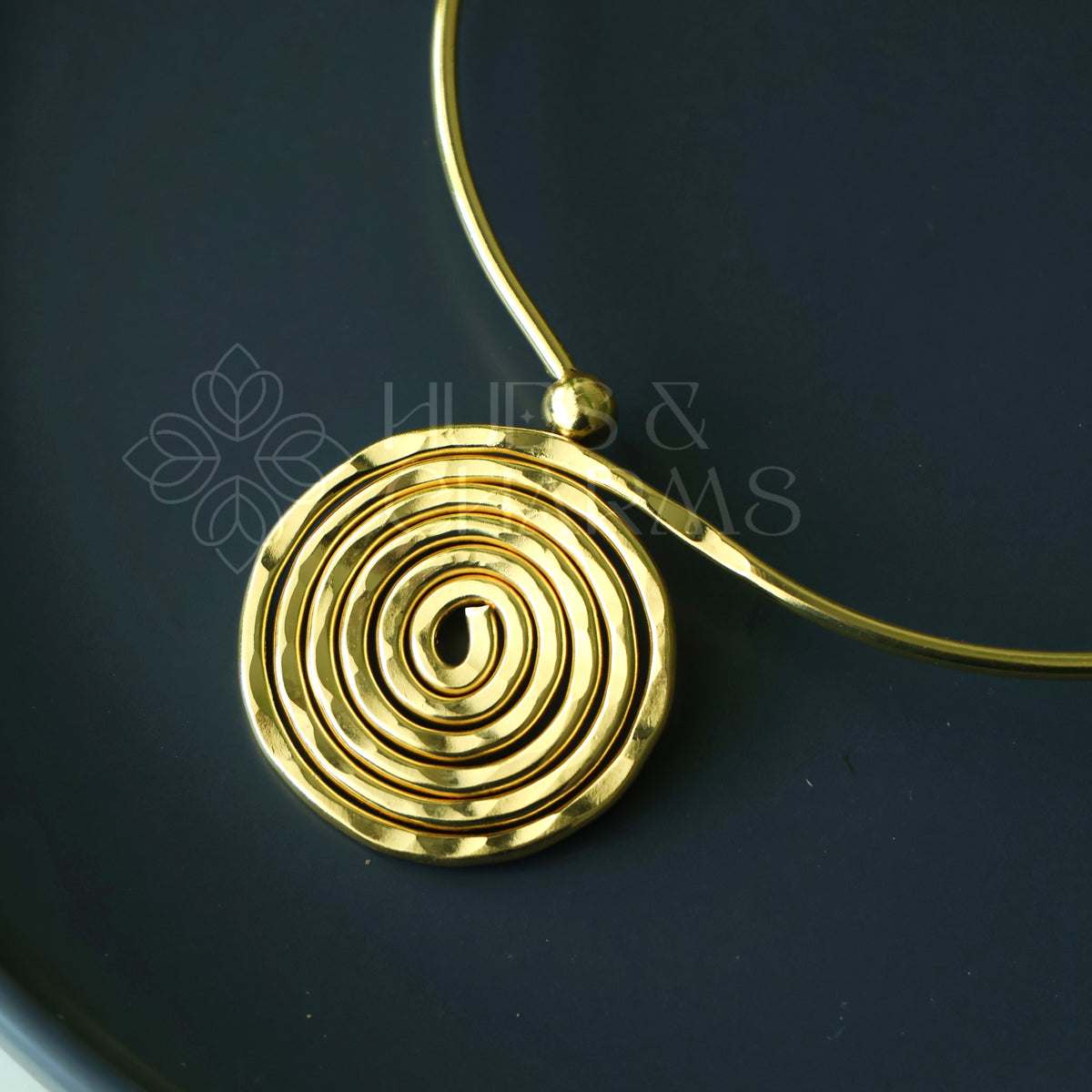 GOLDEN ELARA SPIRAL STATEMENT NECK CUFF
