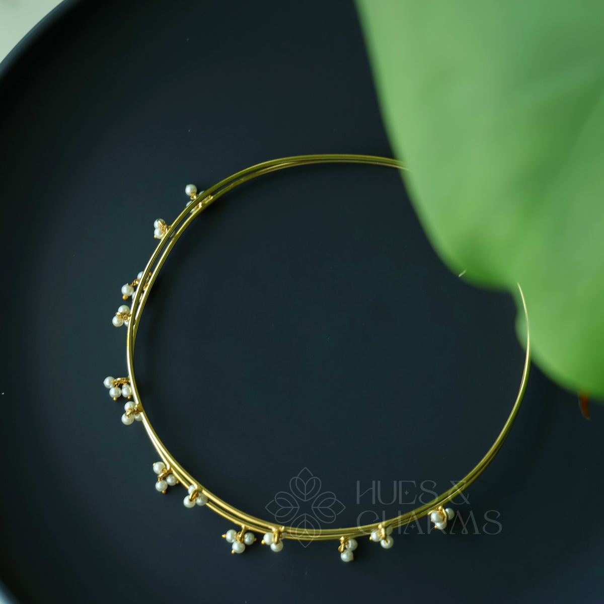 GOLDEN TWO LAYER PEARL DEWDROP NECK CUFF